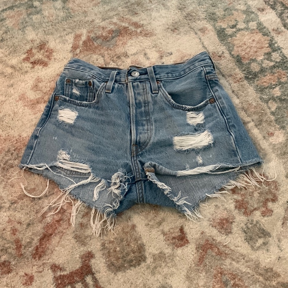 Levi’s 501 denim shorts size 24 light wash